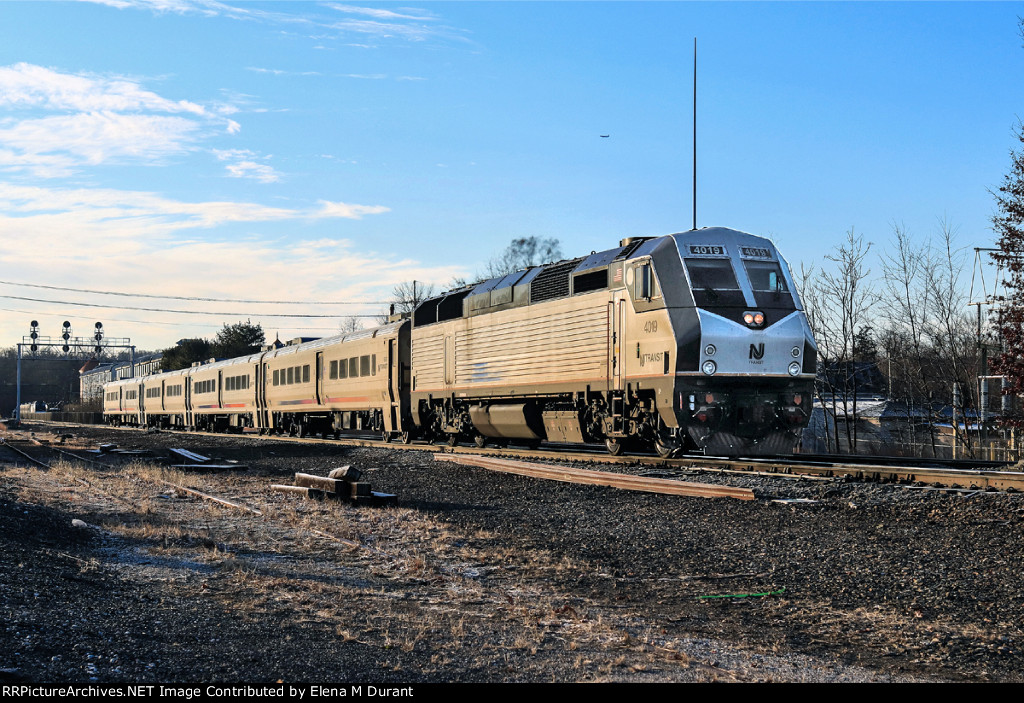 NJT 4019 on train 1107